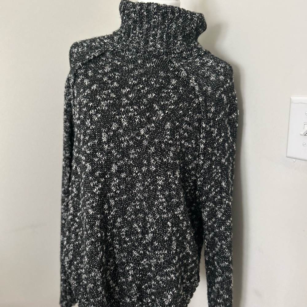 Croft & Barrow Medium Sweater 🖤🤍
